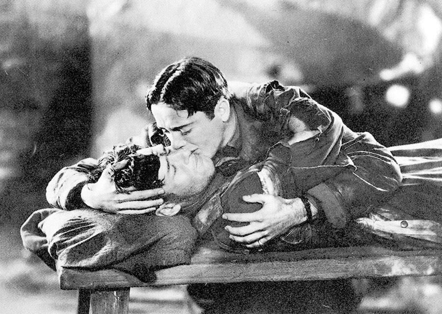 1927: Two soldiers kiss in the first Best Picture winner